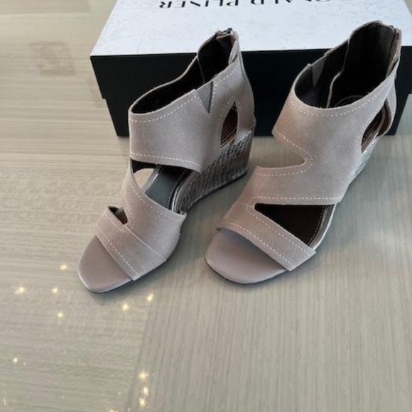 *NEW* Donald Pliner Sandal Size 5 - Picture 4 of 9